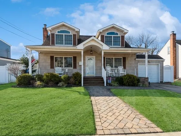 254 N Elm Street, Massapequa, NY 11758