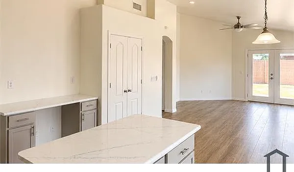 4 bed, 1834 sqft, $2,325 — Photo 4
