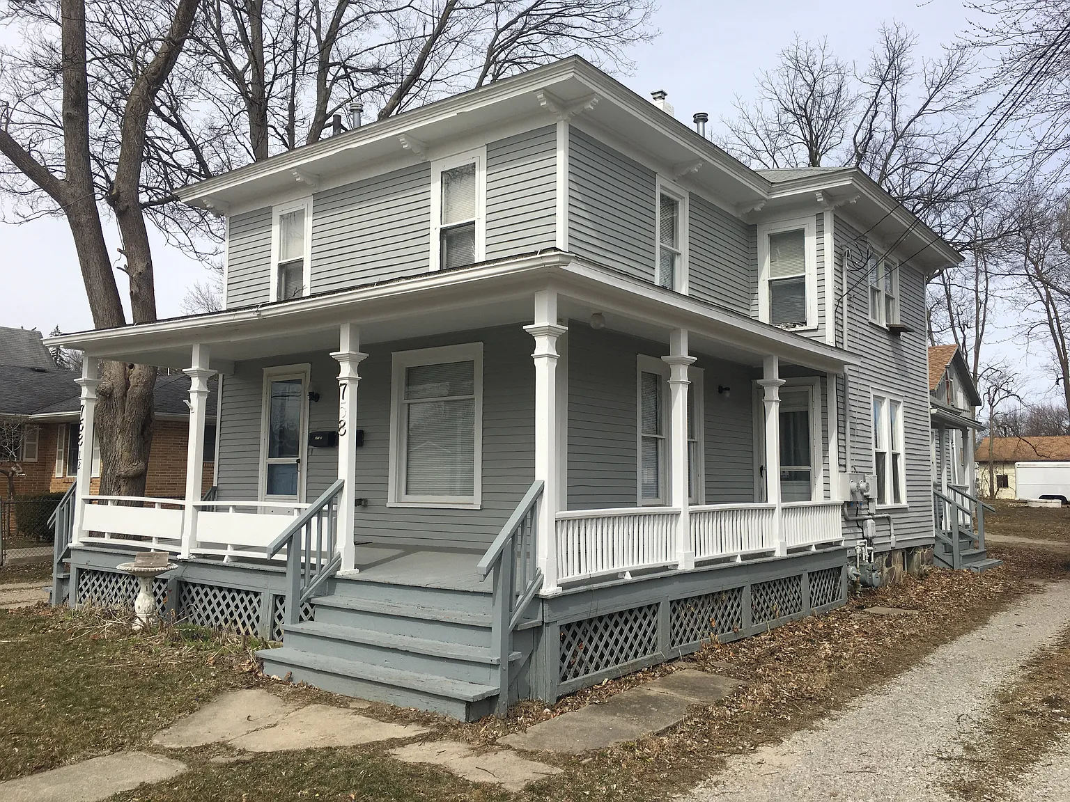 758 College Ave photo 1