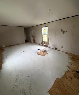3rd image of 8356 Bennett Rd W