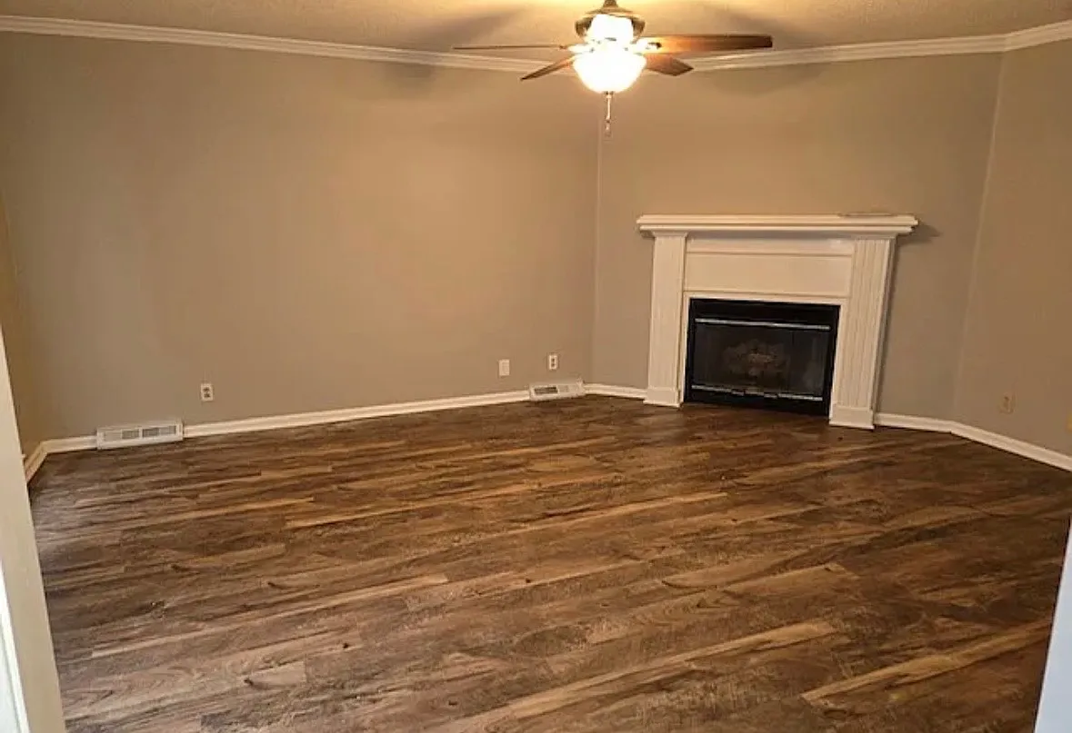 4 bed, 2.5 bath, 2413 sqft, $2,100 — Photo 3