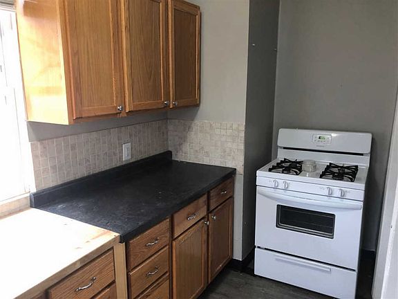 2nd image of 124 16th Ave