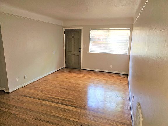2nd image of 2049-2063 NW Irving St #2059
