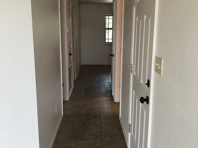 214 Ashley Dr — Photo 4