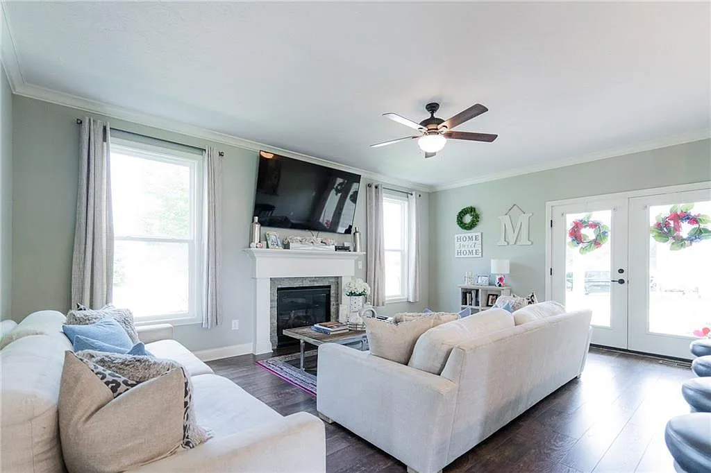 4 bed, 3567 sqft, $2,850 — Photo 3