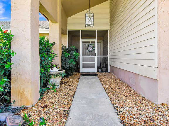 3rd image of 18375 104th Terrace S