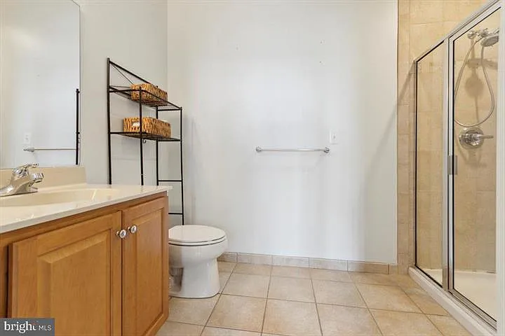 Primary Unit Ensuite Bathroom