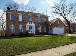 830 Woodsdale Ct, Ballwin, MO 63011