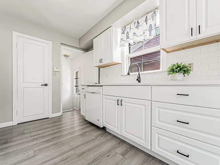 24111 Edgehill Dr — Photo 13