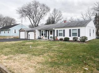 191 Bear Paw Rd, Bridgeport, CT 06606