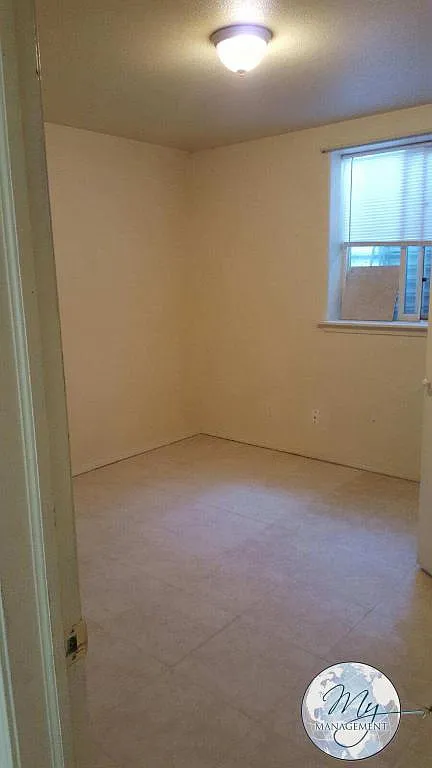 3 bed, 1.0 bath, 1008 sqft, $1,155 — Photo 4