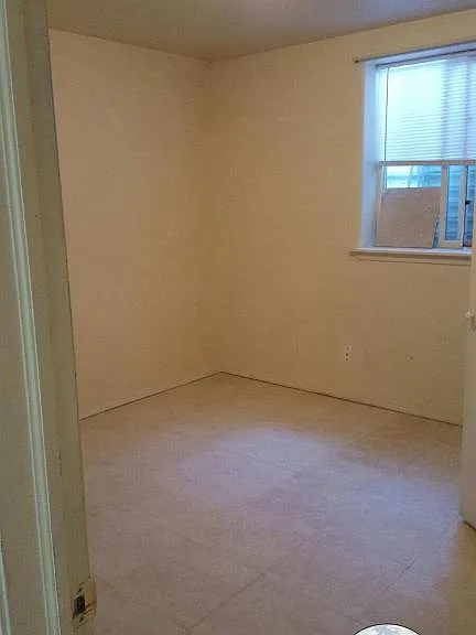 3 bed, 1.0 bath, 1008 sqft, $1,330 — Photo 4