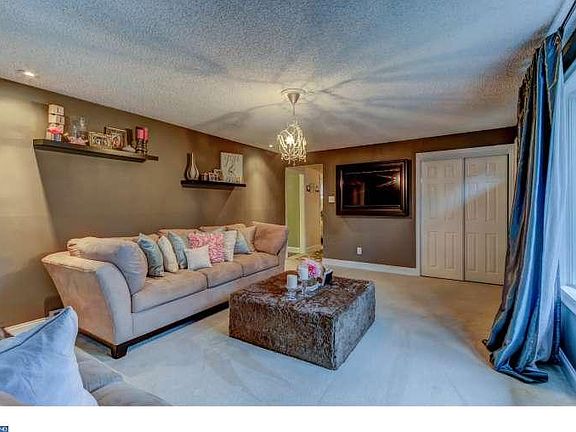 3rd image of 2237 Highland Ave
