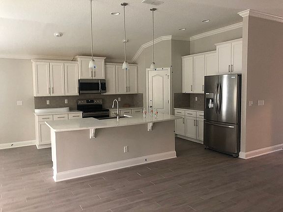 5th image of 636 Melrose Abbey Ln