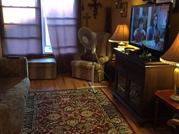 4th image of 37 Hewitt Ave
