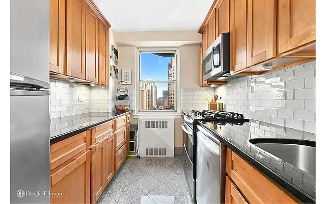 Sold by Douglas Elliman | media 10