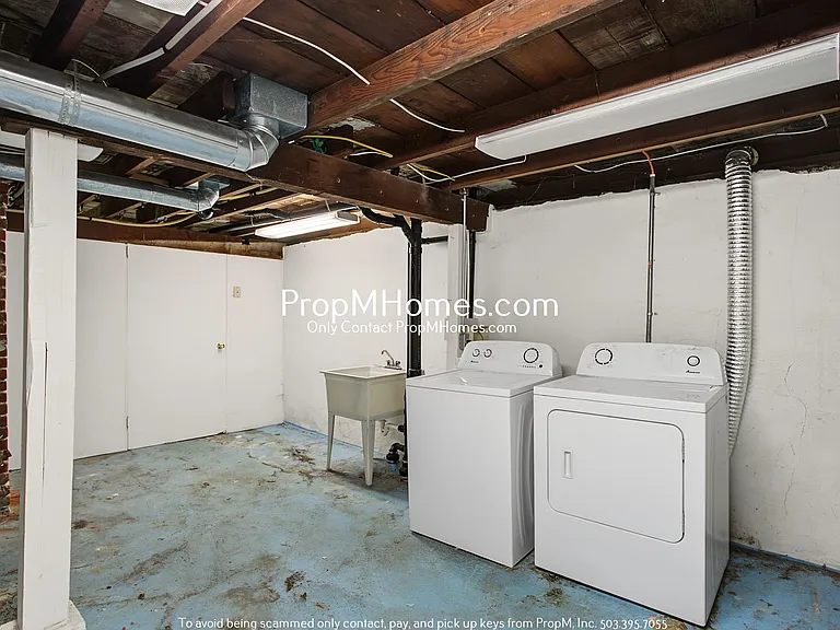 9038 NE Humboldt St — Photo 15
