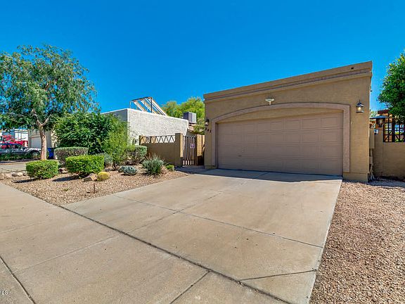 3rd image of 945 E Wahalla Ln