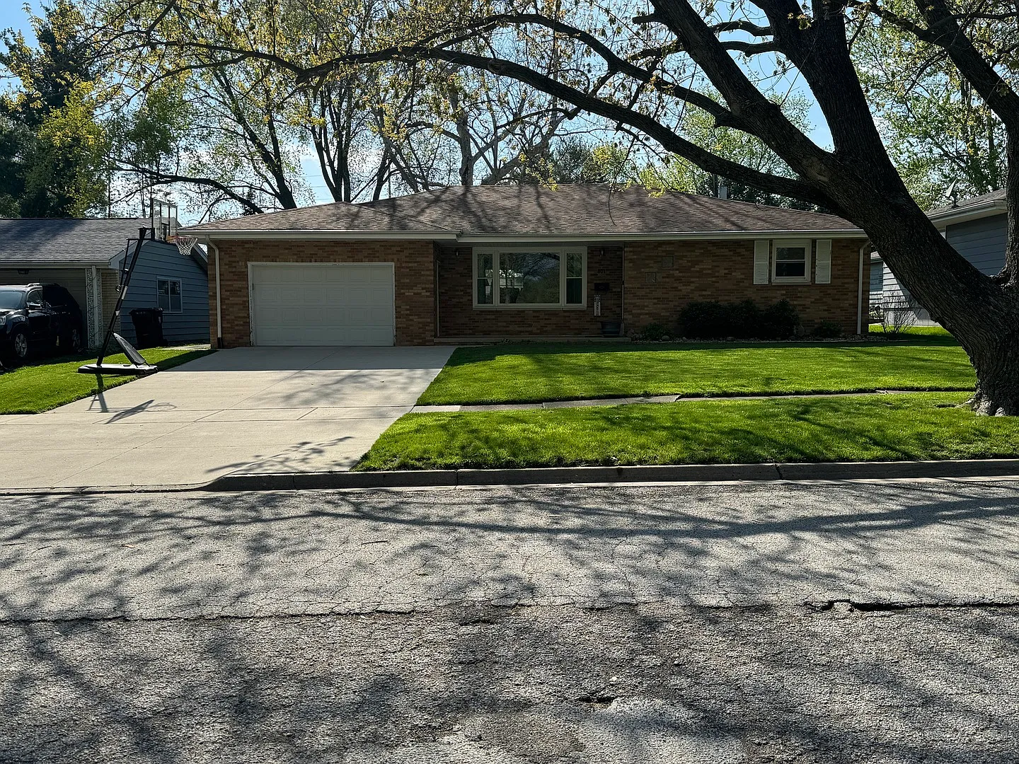 801 Highpoint Rd photo 1