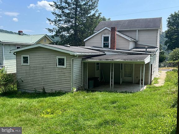 3rd image of 217 Vine St