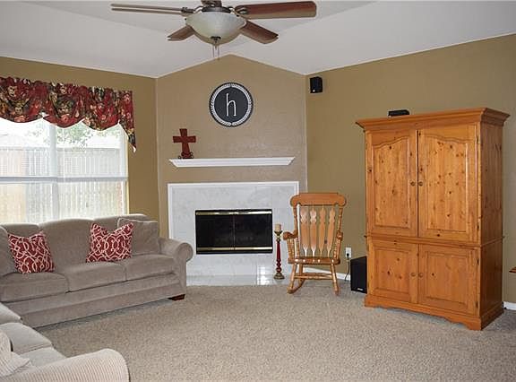 3rd image of 1912 Sumac Dr