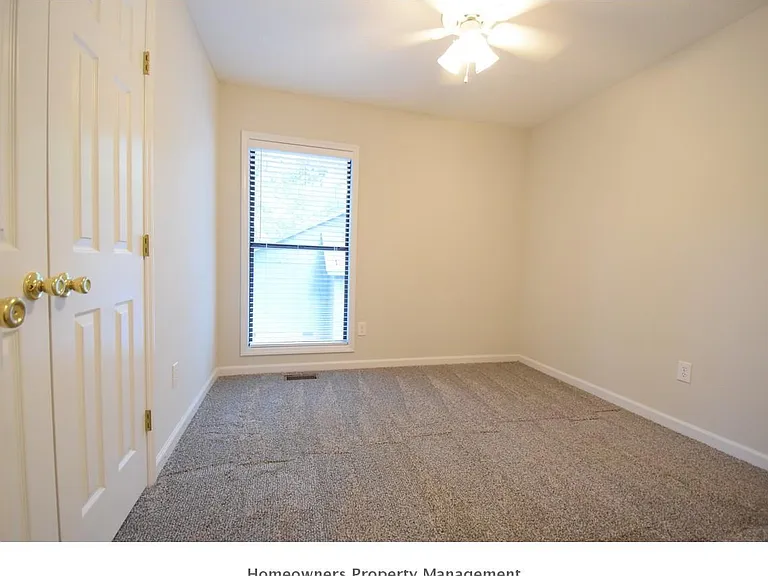 5840 Horton Pl — Photo 10