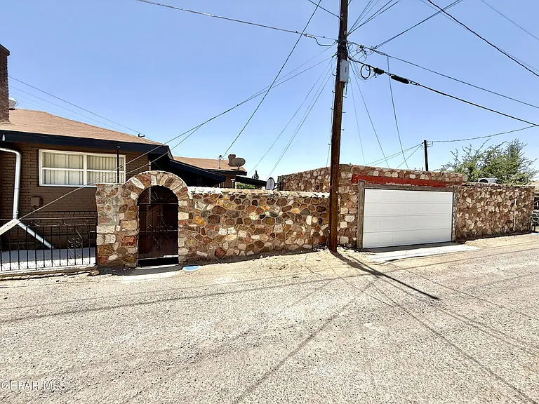 1709 N Stevens St — Photo 2