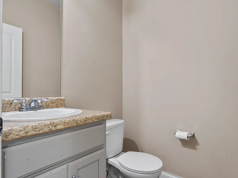 475 Louise Way — Photo 6