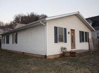 249 N 3rd Ave, Middleport, OH 45760