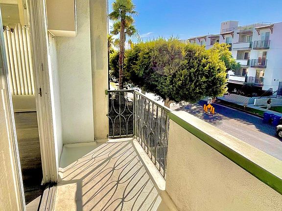 3rd image of 440 N Hayworth Ave APT 201