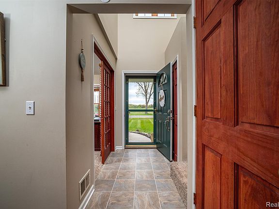 4th image of 11363 McKinley Rd