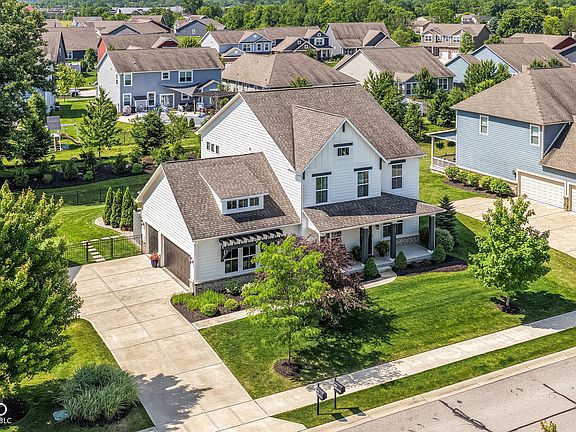 3rd image of 3621 Shady Lake Dr