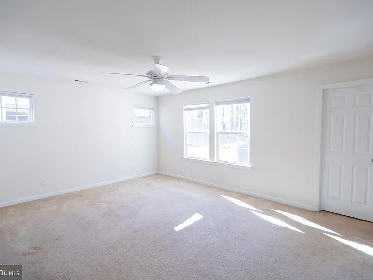 610 Kent Ct — Photo 22