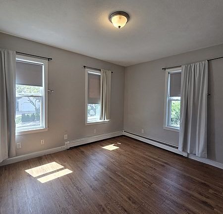 5th image of 17 Albertina St #1R