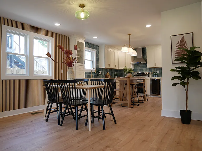 129 Harrington Ave — Photo 2