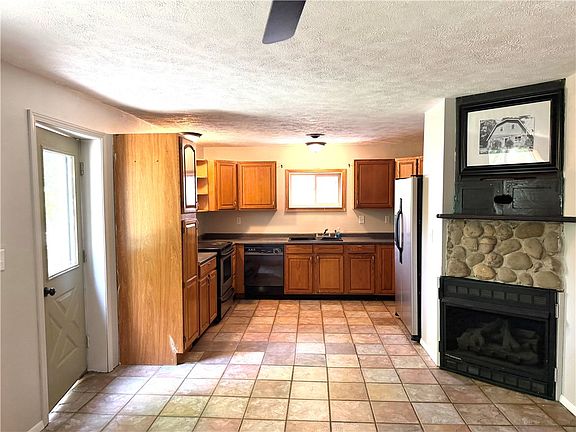 4th image of 1112 Glenn Ave