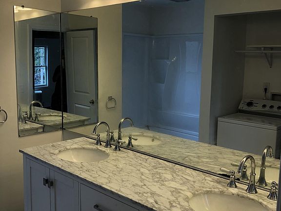 Double vanity sinks