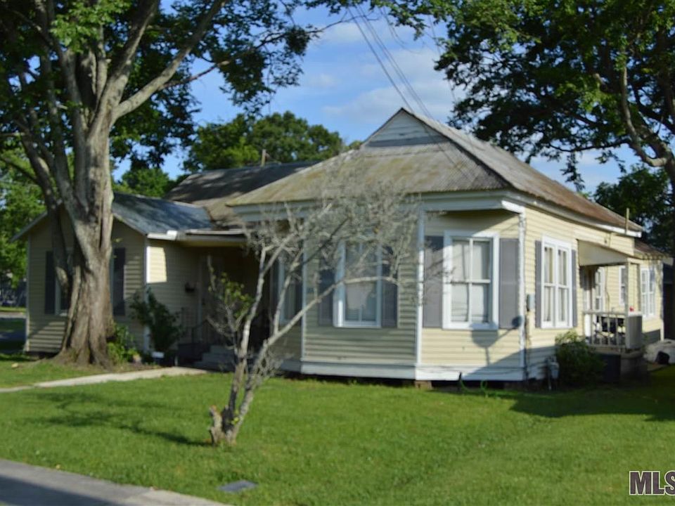 1st image of 225 E Railroad St