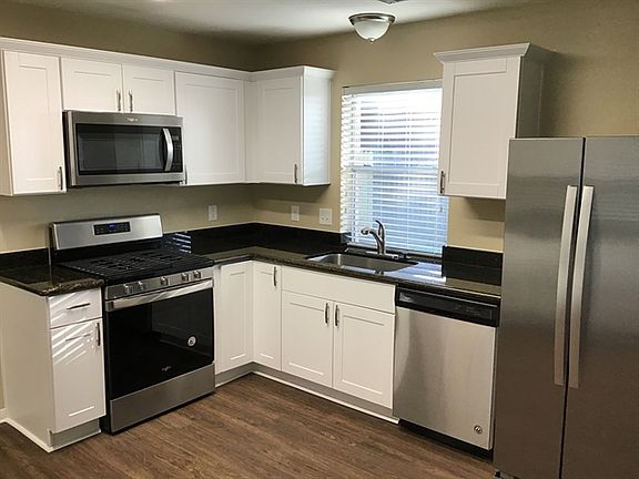 4th image of 1703 Oak Valley Dr