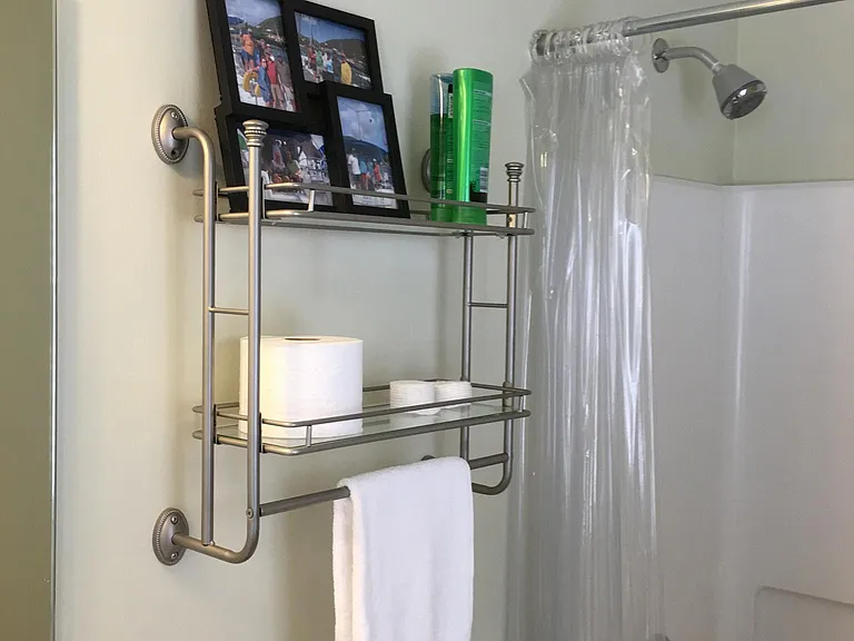 2nd bedroom ensuite tub/shower combo.