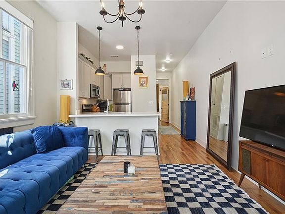 4th image of 208 S Scott St