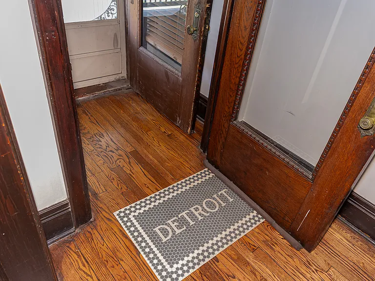 262 W Grand Blvd — Photo 5