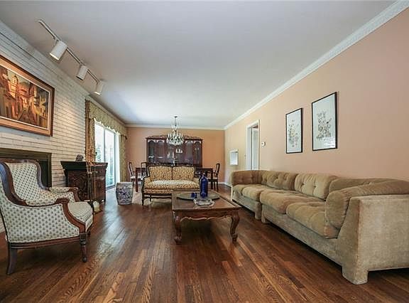 5th image of 131 Chalford Ln