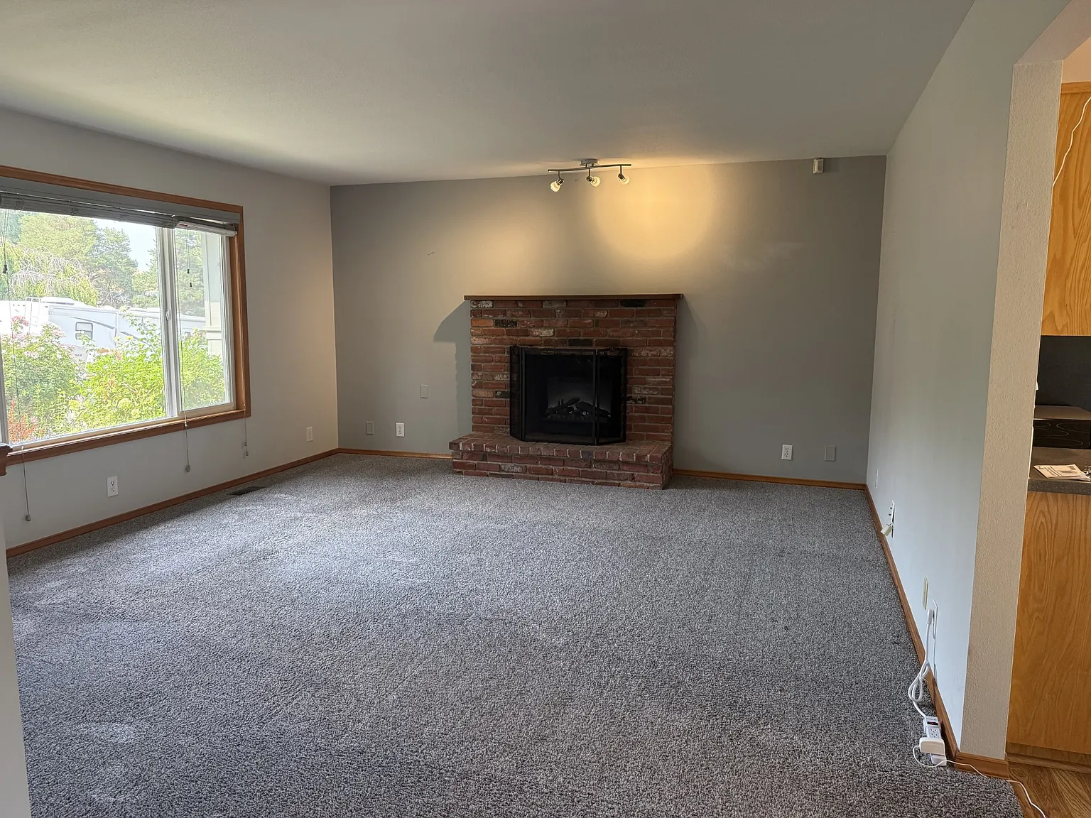 3 bed, 1516 sqft, $2,100 — Photo 4