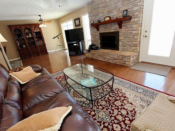 3rd image of 149 Raven Ct