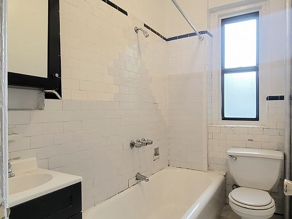 3rd image of 530 Parkside Ave APT 4G