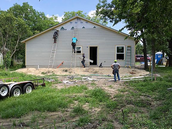 4th image of 1117 E Elm Ave
