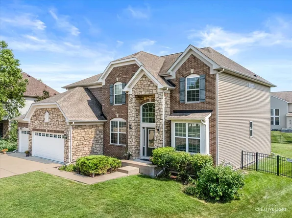 4135 Bedford Ln, Aurora, IL 60504