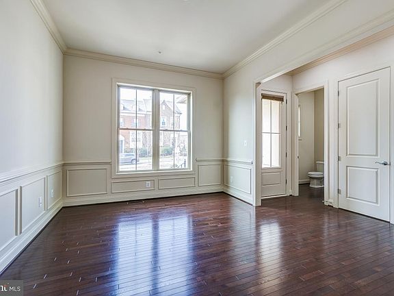 5th image of 22809 Broadway Ave