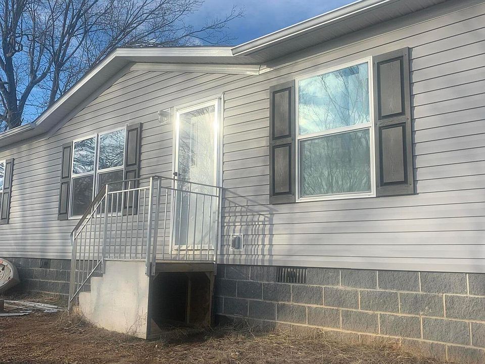 2nd image of 902 Spring St